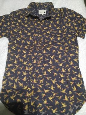 Short-Sleeve Navy Shirt with Yellow Bird Print